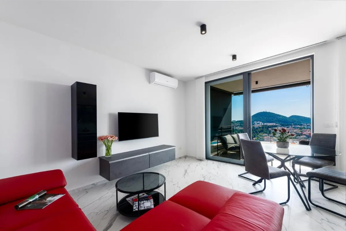 Image 4 of Seaview Sunset Oasis