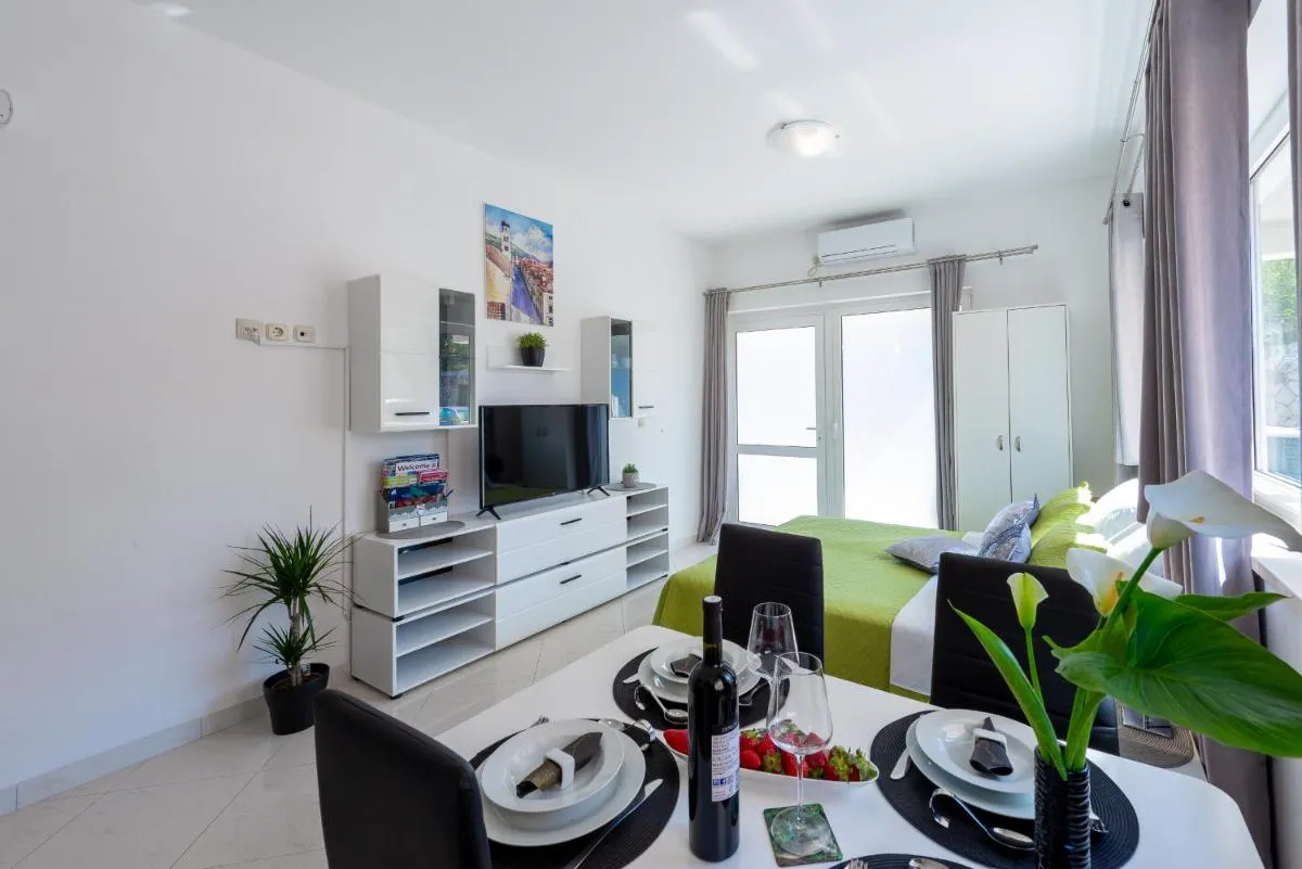Image 4 of Studio Apartment & Room TEN – Free parking