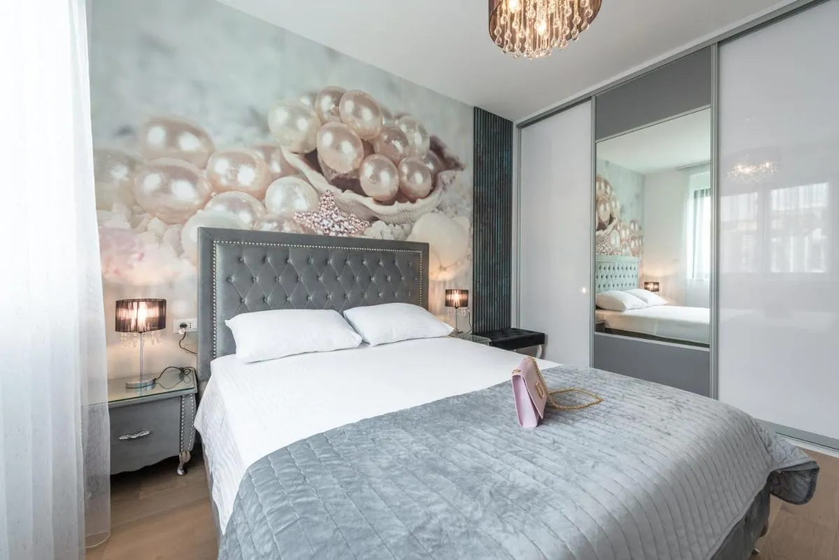 Image 6 of Stunning Luxury Apartment Royal Glamour