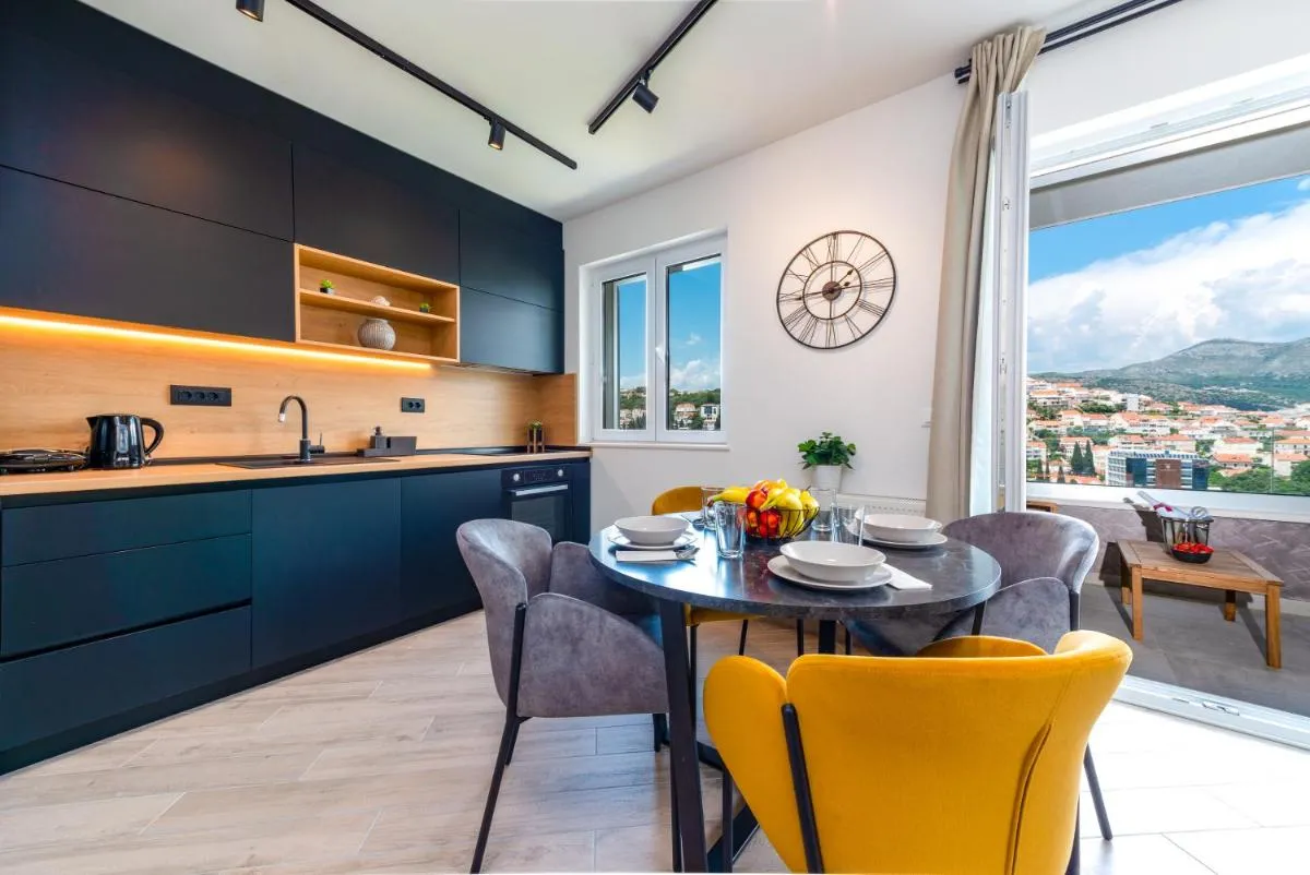 Image 4 of Sunset Luxury Residence II