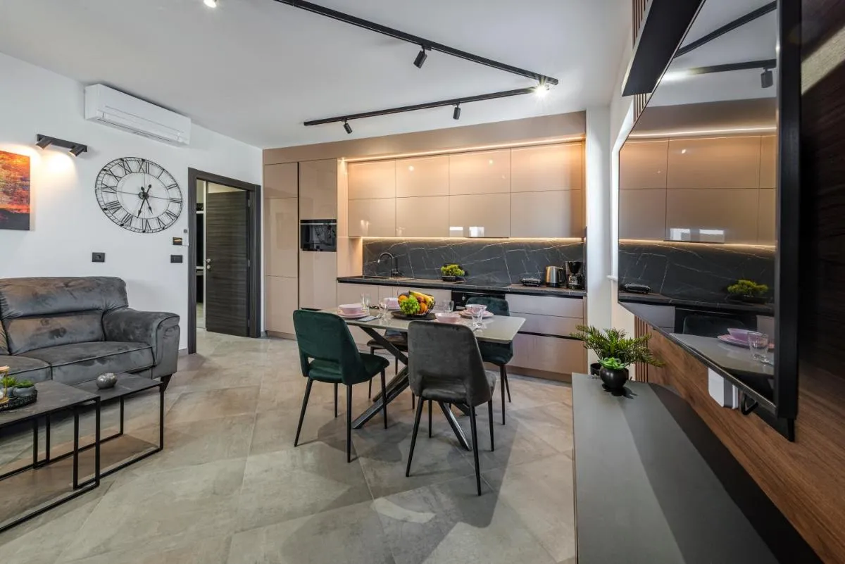 Image 3 of Sunset Premium Residence I