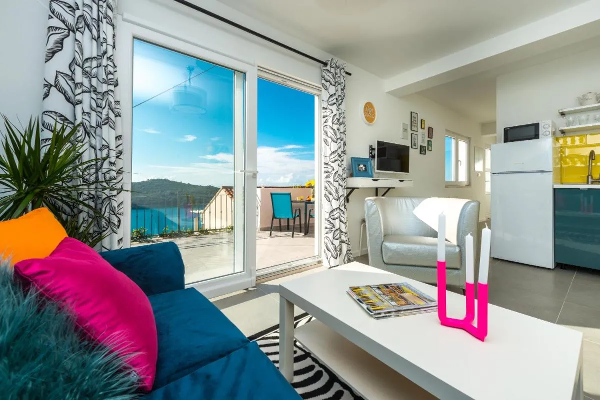 Image 4 of Sunshine Apartment with Hot Tub