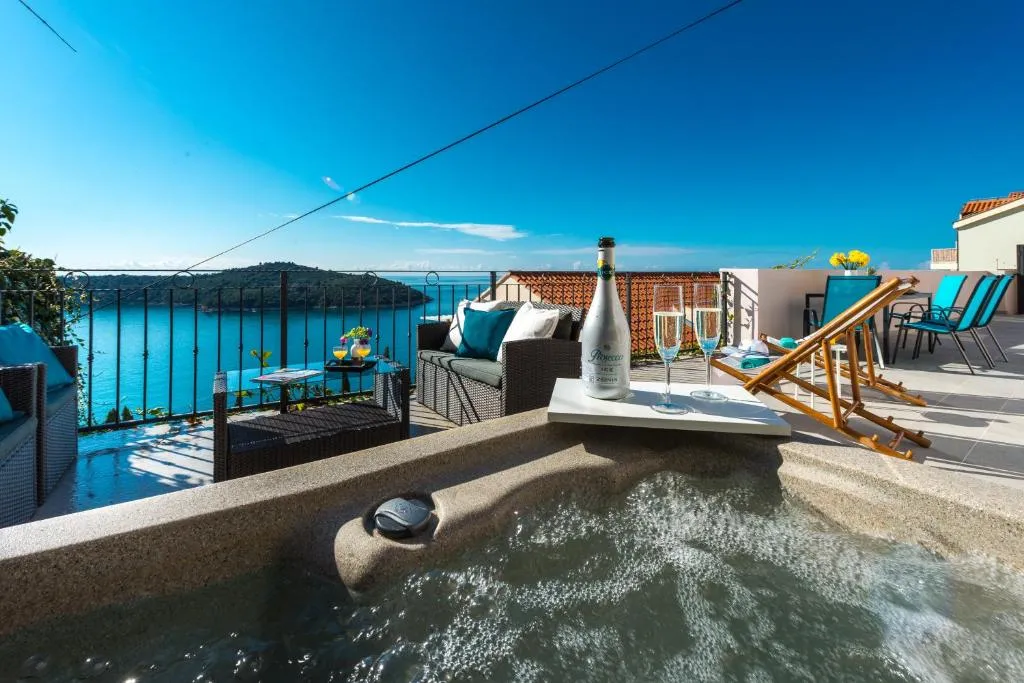 Image of Sunshine Apartment with Hot Tub