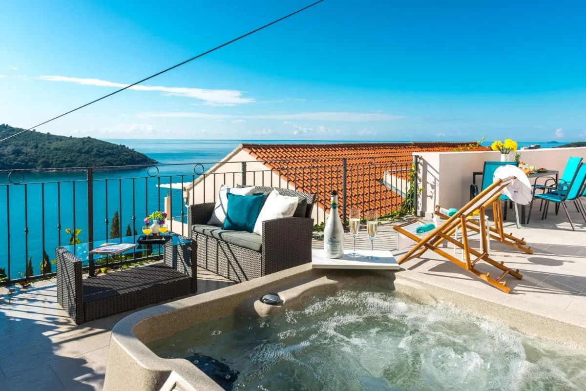 Image 5 of Sunshine Apartment with Hot Tub
