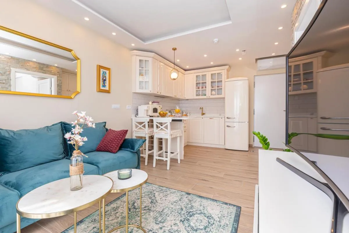 Image 3 of Three Musketeers Apartments