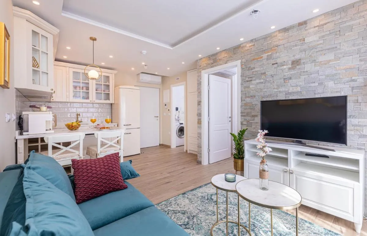 Image 4 of Three Musketeers Apartments