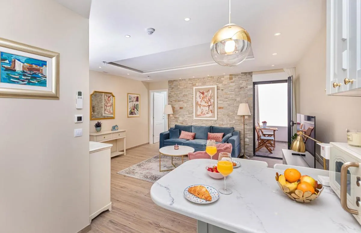 Image 3 of Three Musketeers Apartments Deluxe
