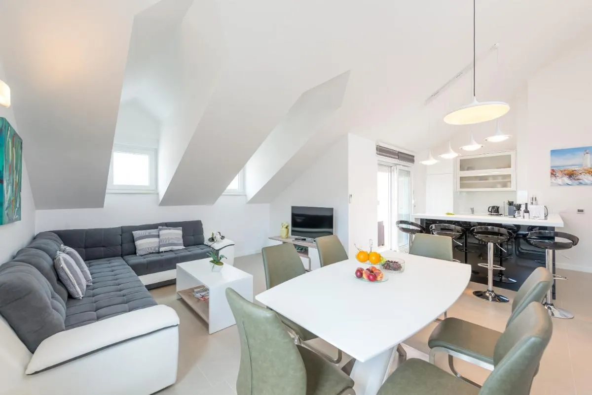 Image 3 of TopDeck Exclusive Apartment