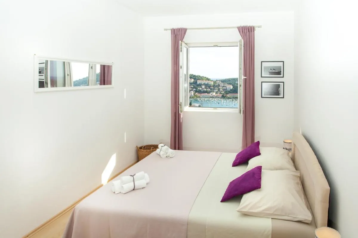 Image 1 of Two bedroom apartment with a sea view & a balcony