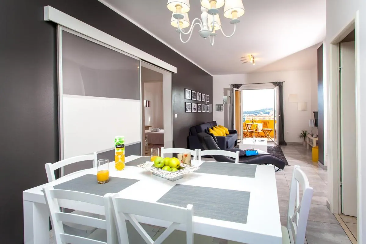 Image 3 of Two bedroom apartment with a sea view & a balcony