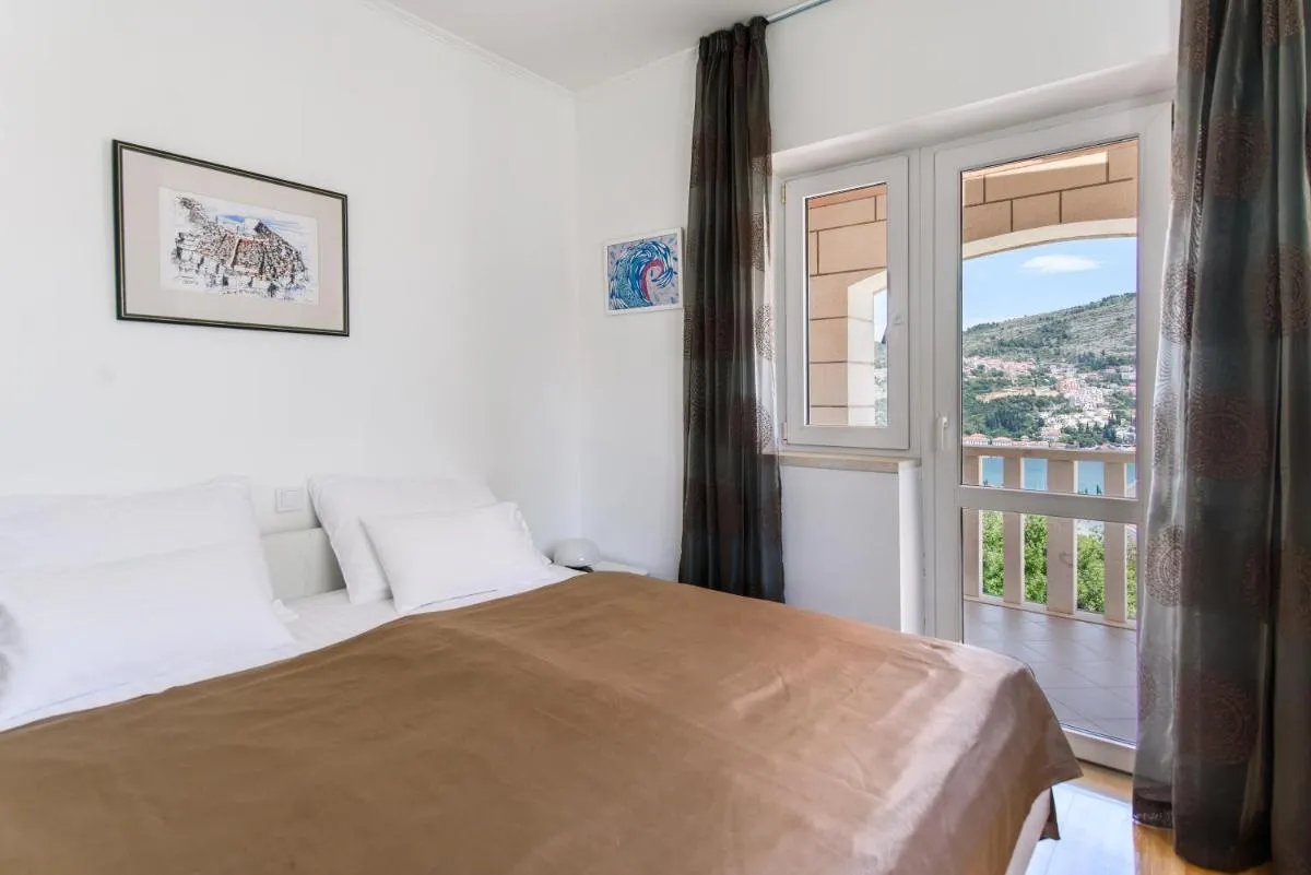 Image 1 of Vila Curic