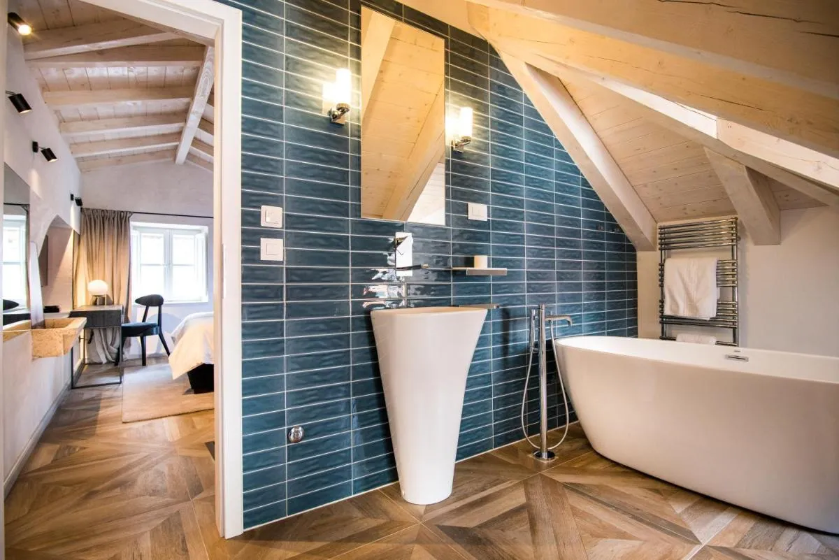 Image 2 of Villa 5db