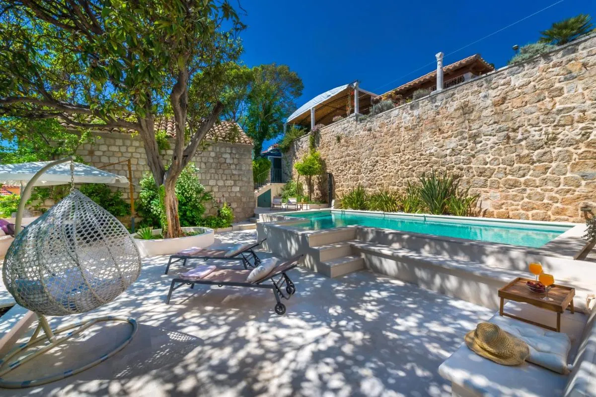 Image 2 of Villa Flores Garden