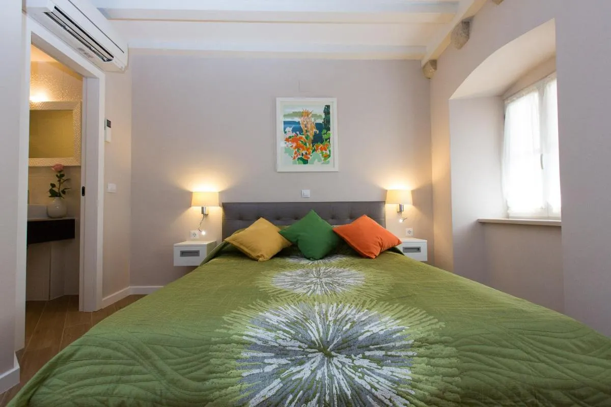 Image 5 of Villa Flores Room