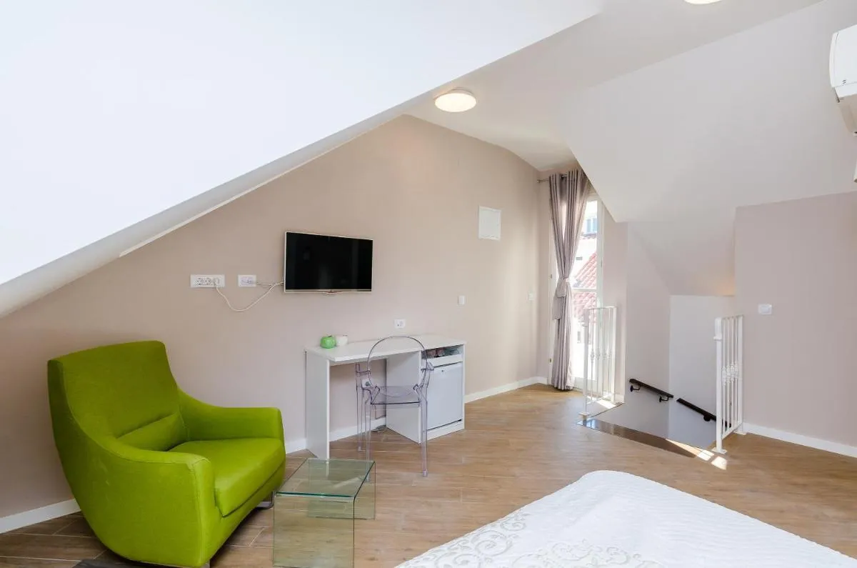 Image 4 of Villa Flores Room with Balcony