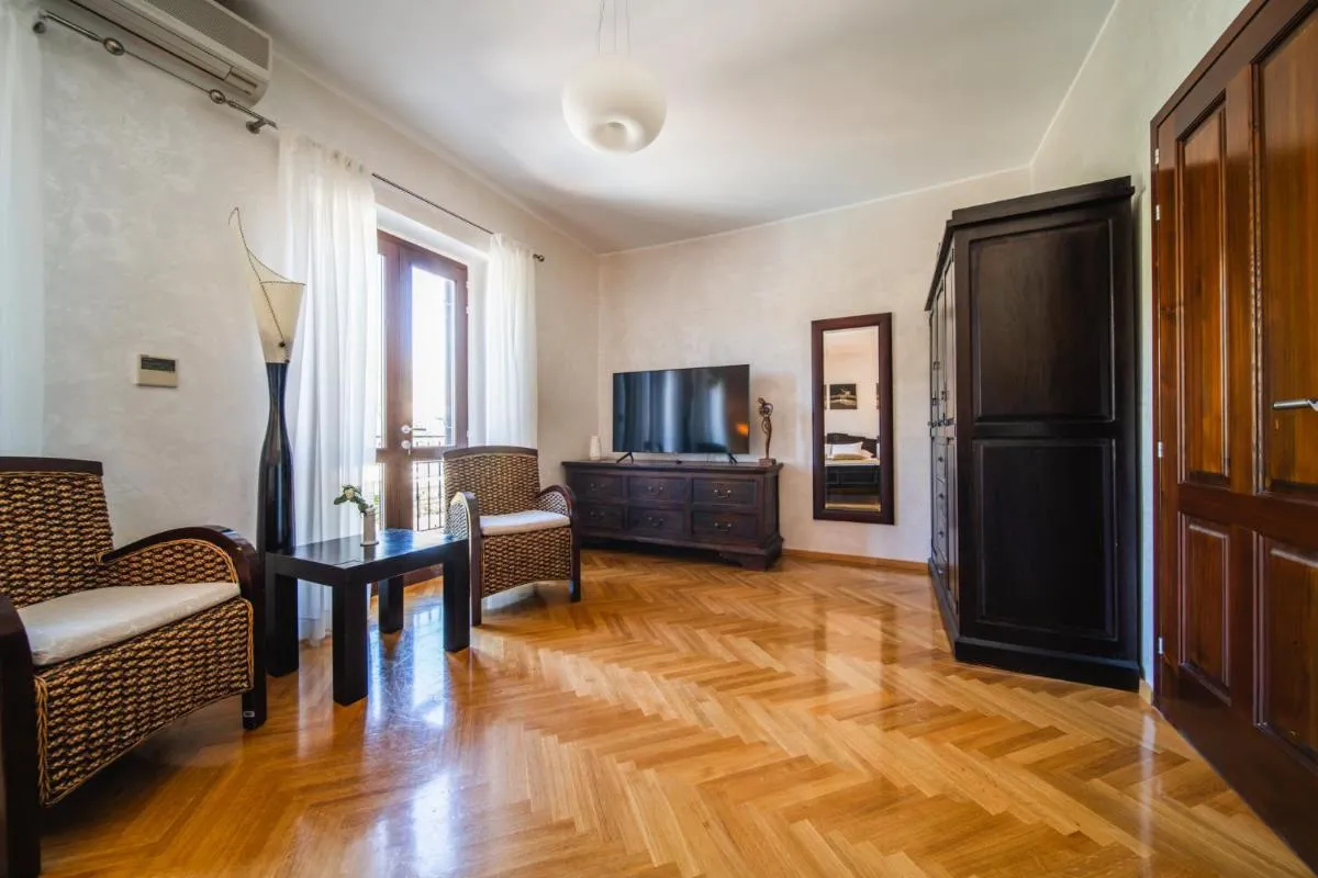 Image 5 of Villa Franica