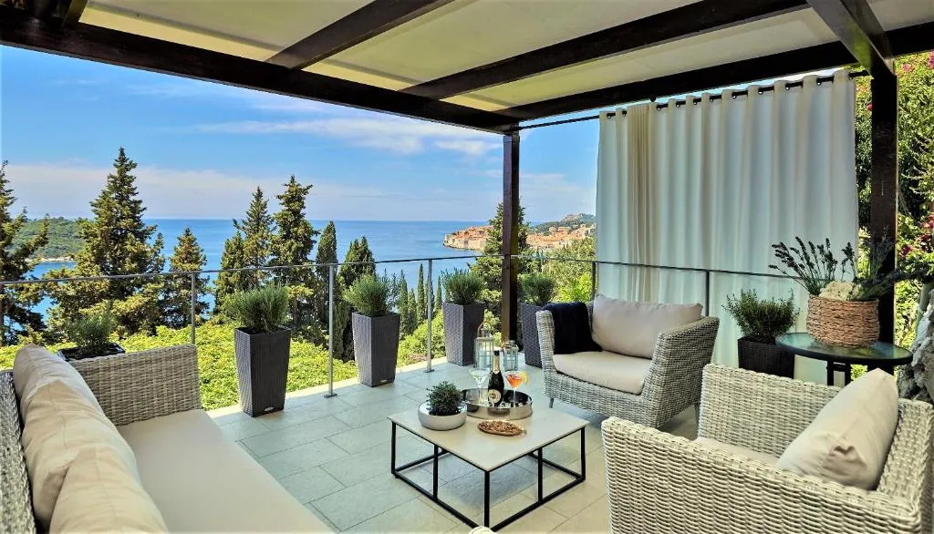 Image of Villa King