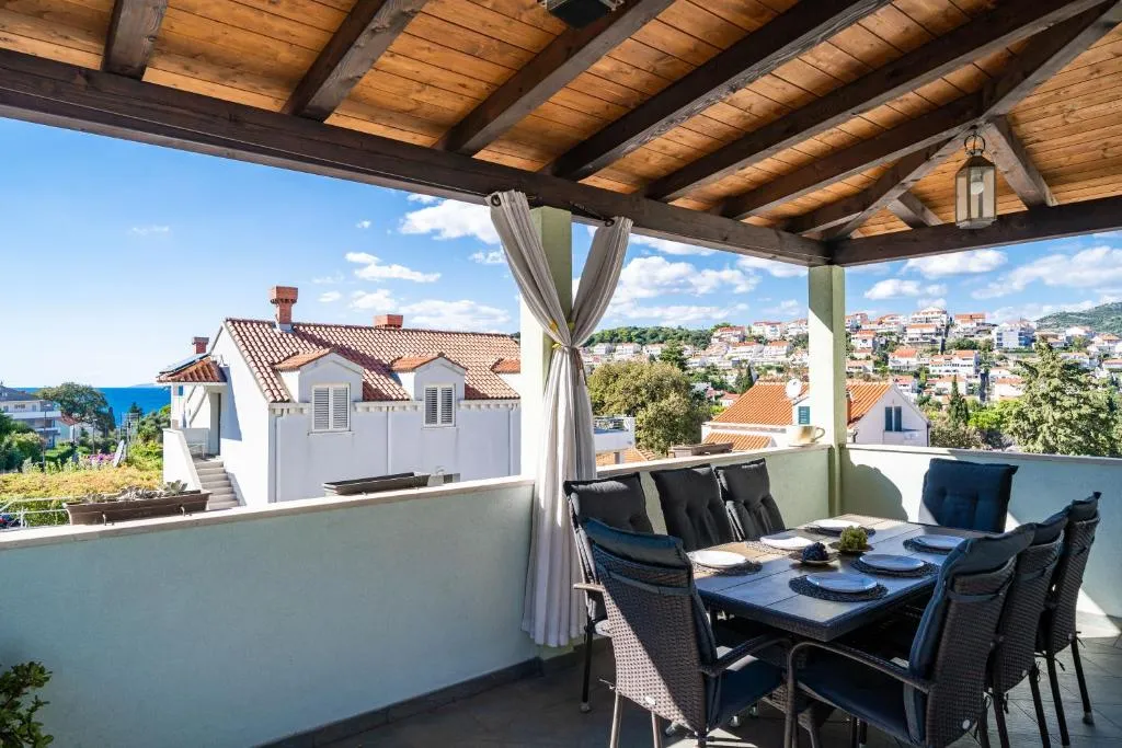 Image of Villa Mikica – above Sunset beach