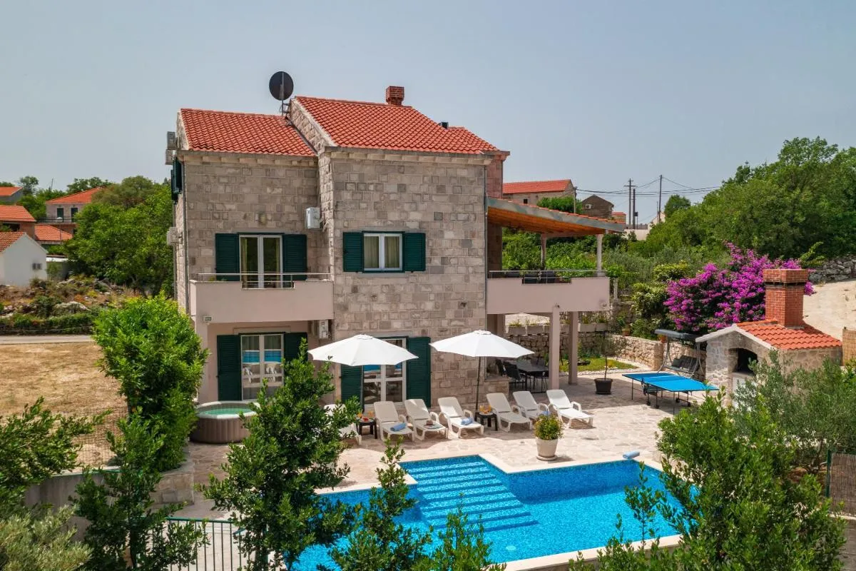 Image 2 of Villa Petmat – with private pool and 6 bedrooms
