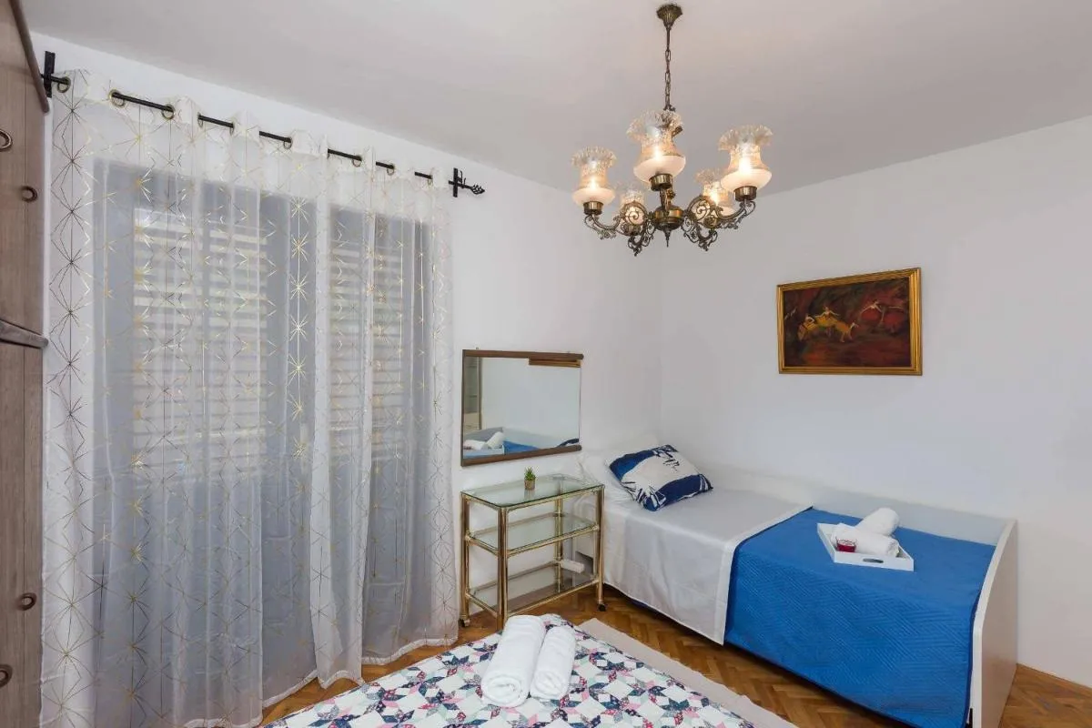 Image 1 of White Rose Apartment