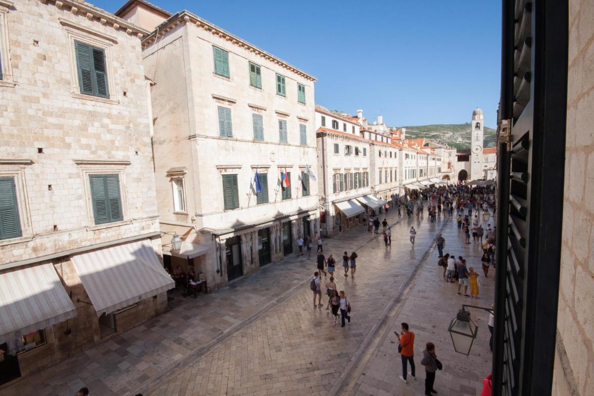 Image 5 of 22 THE STRADUN