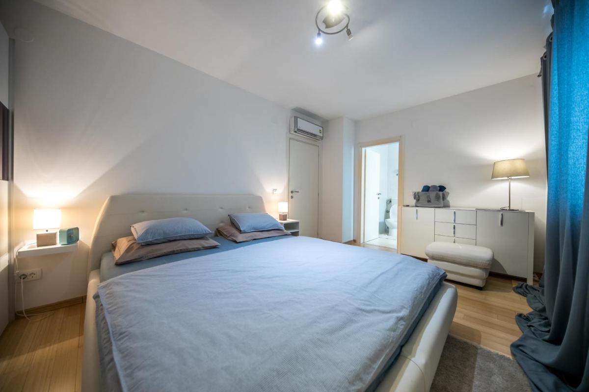 Image 1 of 2 Bathrooms, Free Parking Spot, Prt Sea View