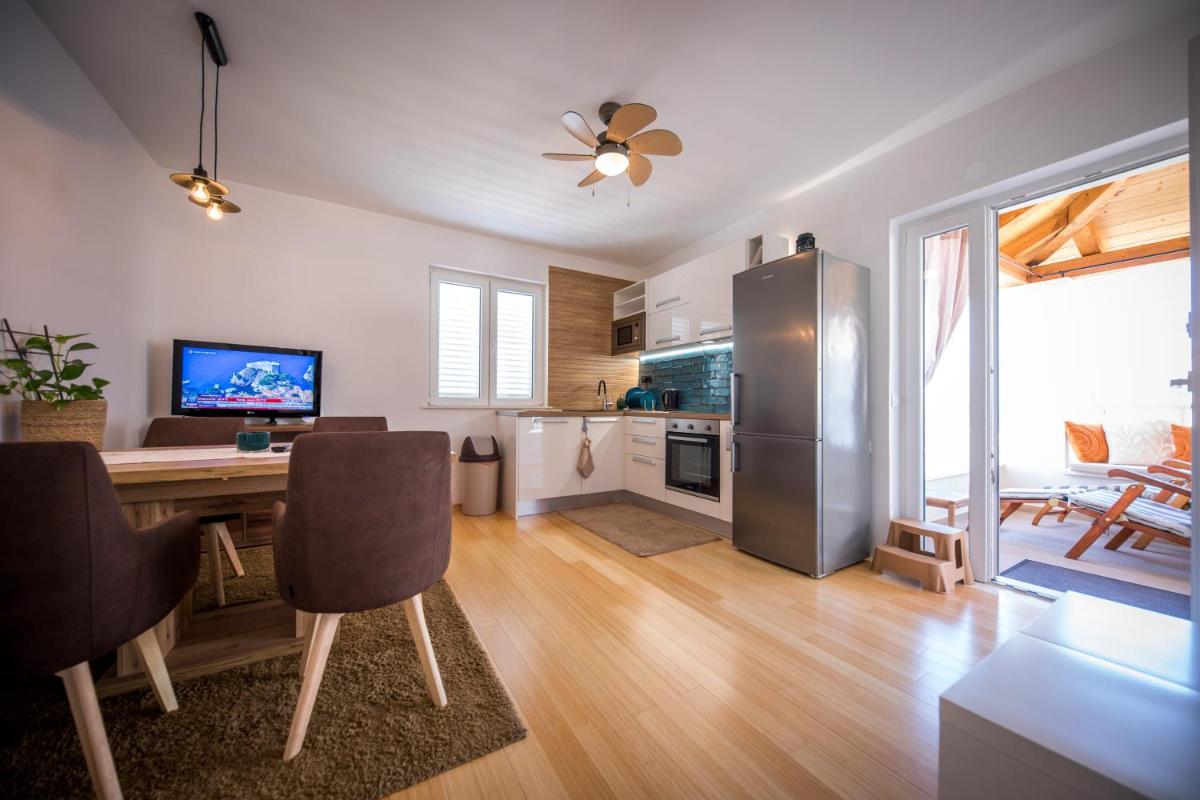 Image 4 of 2 Bathrooms, Free Parking Spot, Prt Sea View