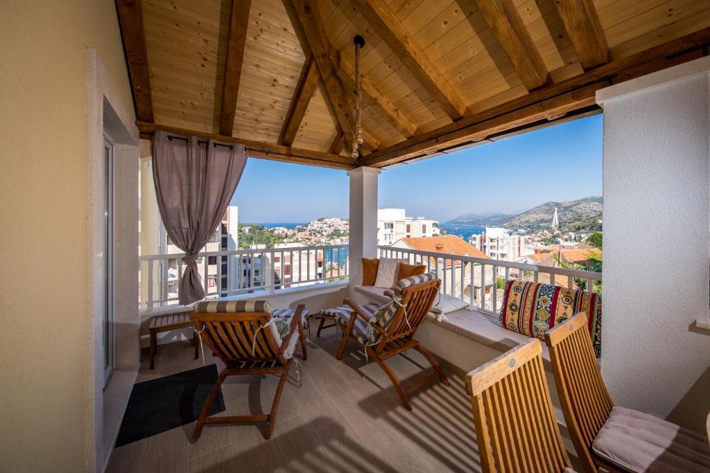 Image of 2 Bathrooms, Free Parking Spot, Prt Sea View