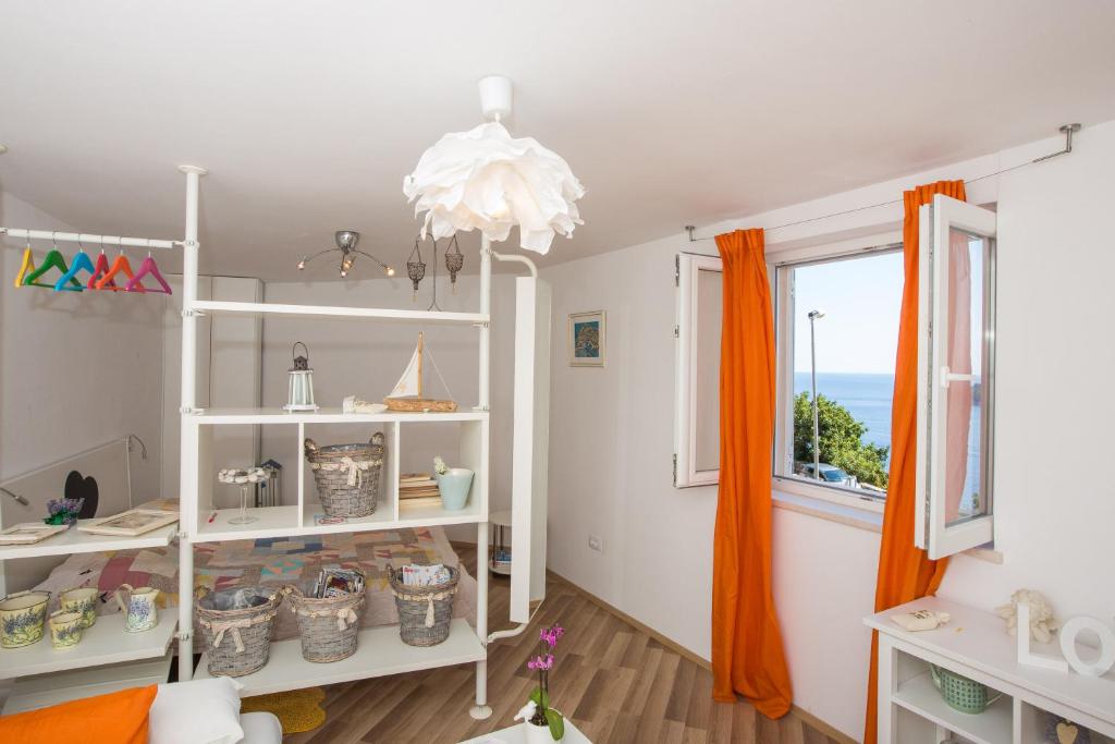 Image of A bright hideaway