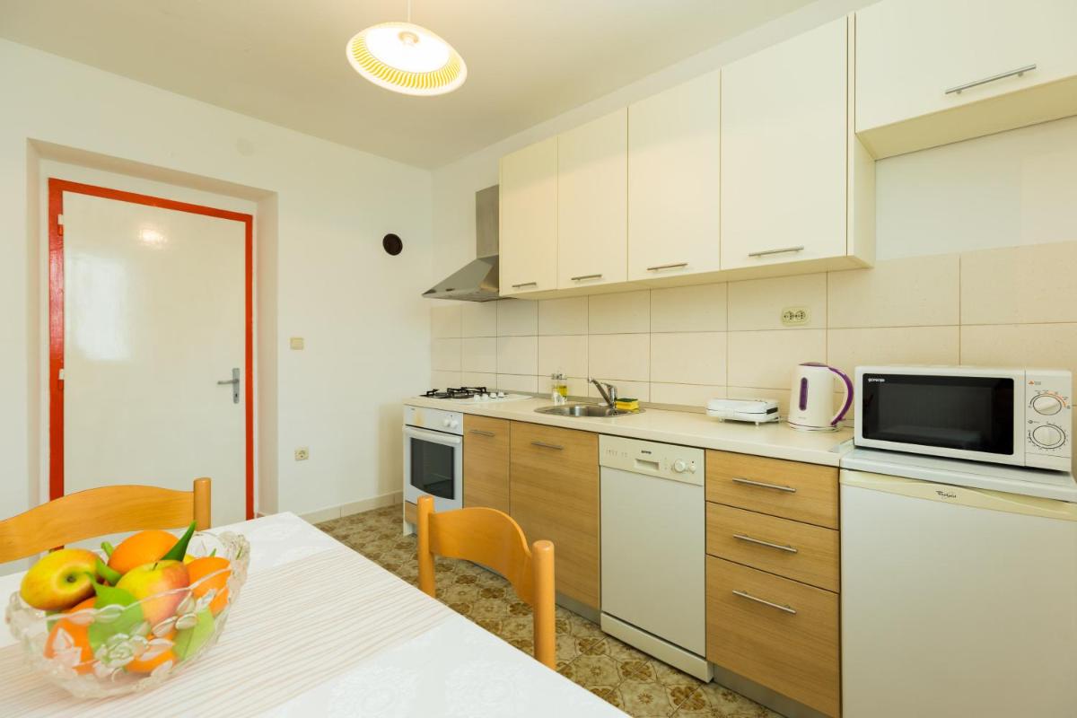 Image 3 of Anika Apartment