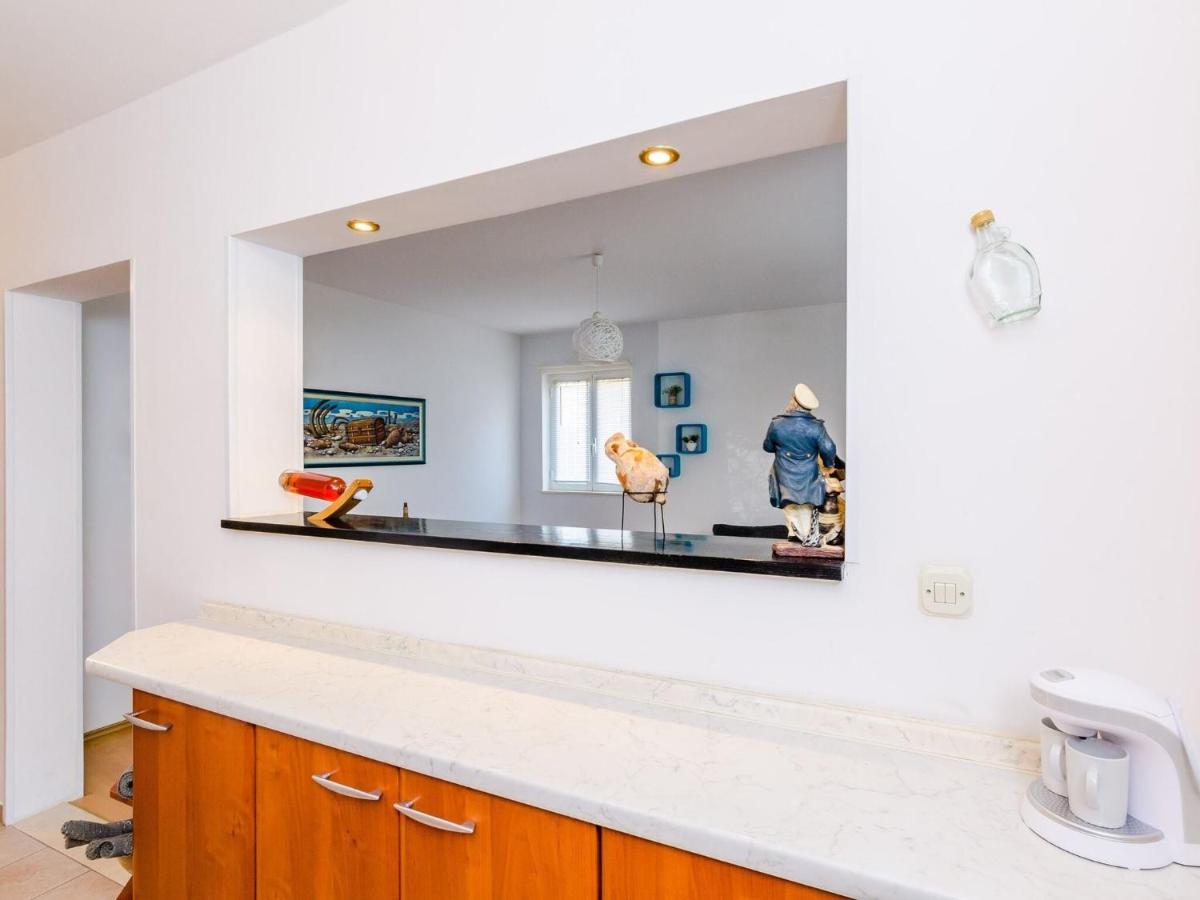 Image 2 of Apartment Antej – One Bedroom Apartment with Terrace and City View