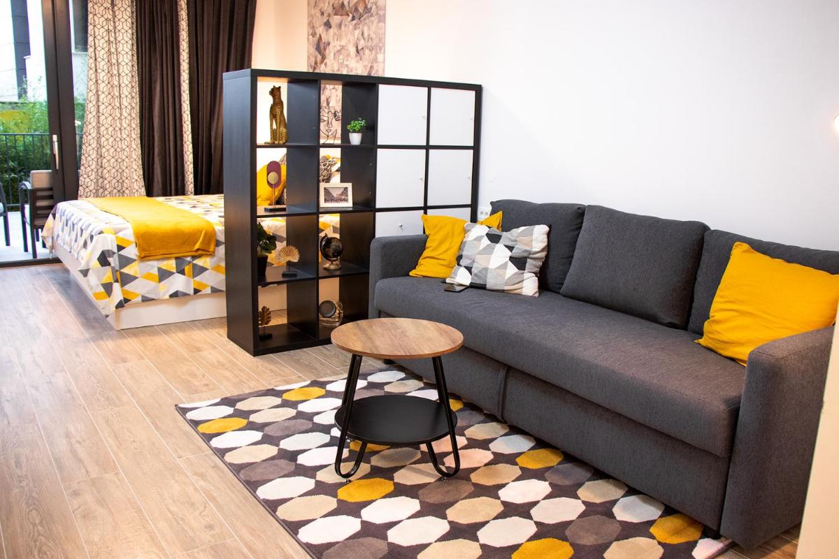 Image 2 of Apartment Figurin