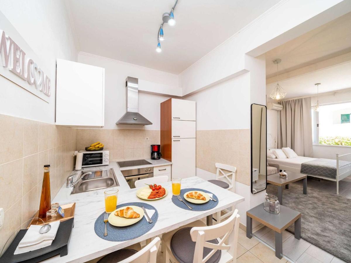 Image 3 of Apartment Larissa – Studio Apartment with Terrace and Partial Sea View