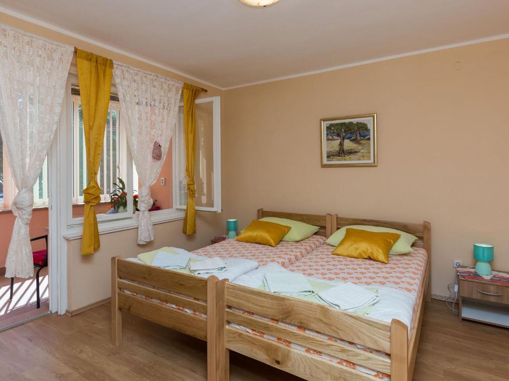 Image of Apartment Lolo – Two Bedroom Apartment with Loggia and Street View