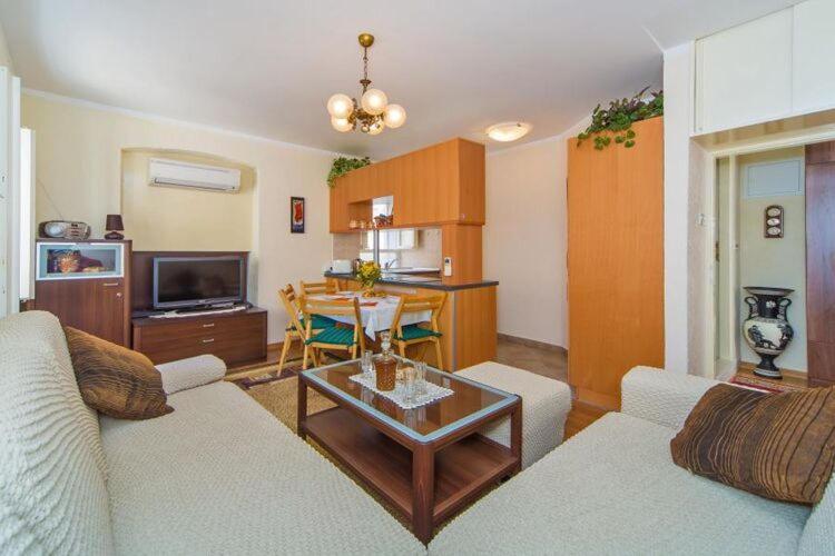 Image 3 of Apartment Maru – Two Bedroom Apartment with City View A4