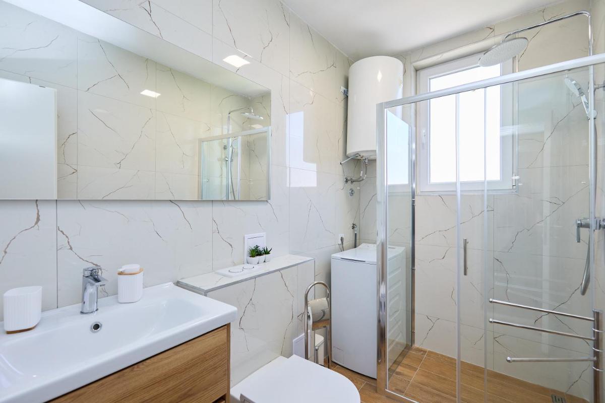 Image 2 of Apartment Mins