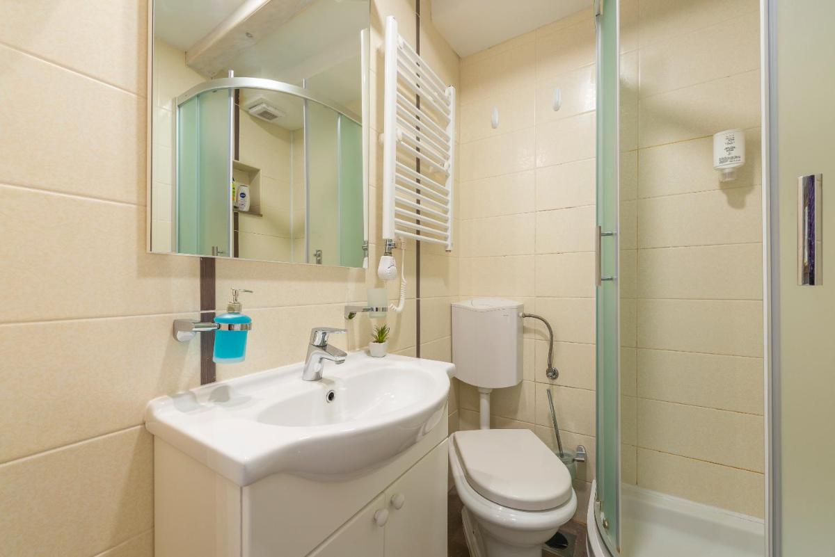 Image 2 of Apartment Neva