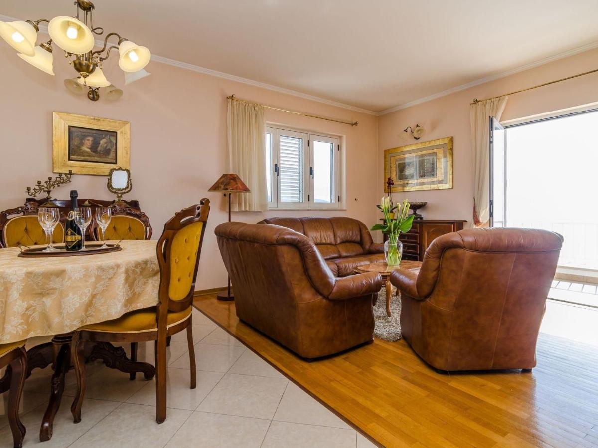 Image 3 of Apartment Paco – Three-Bedroom Apartment with Balcony and Sea View