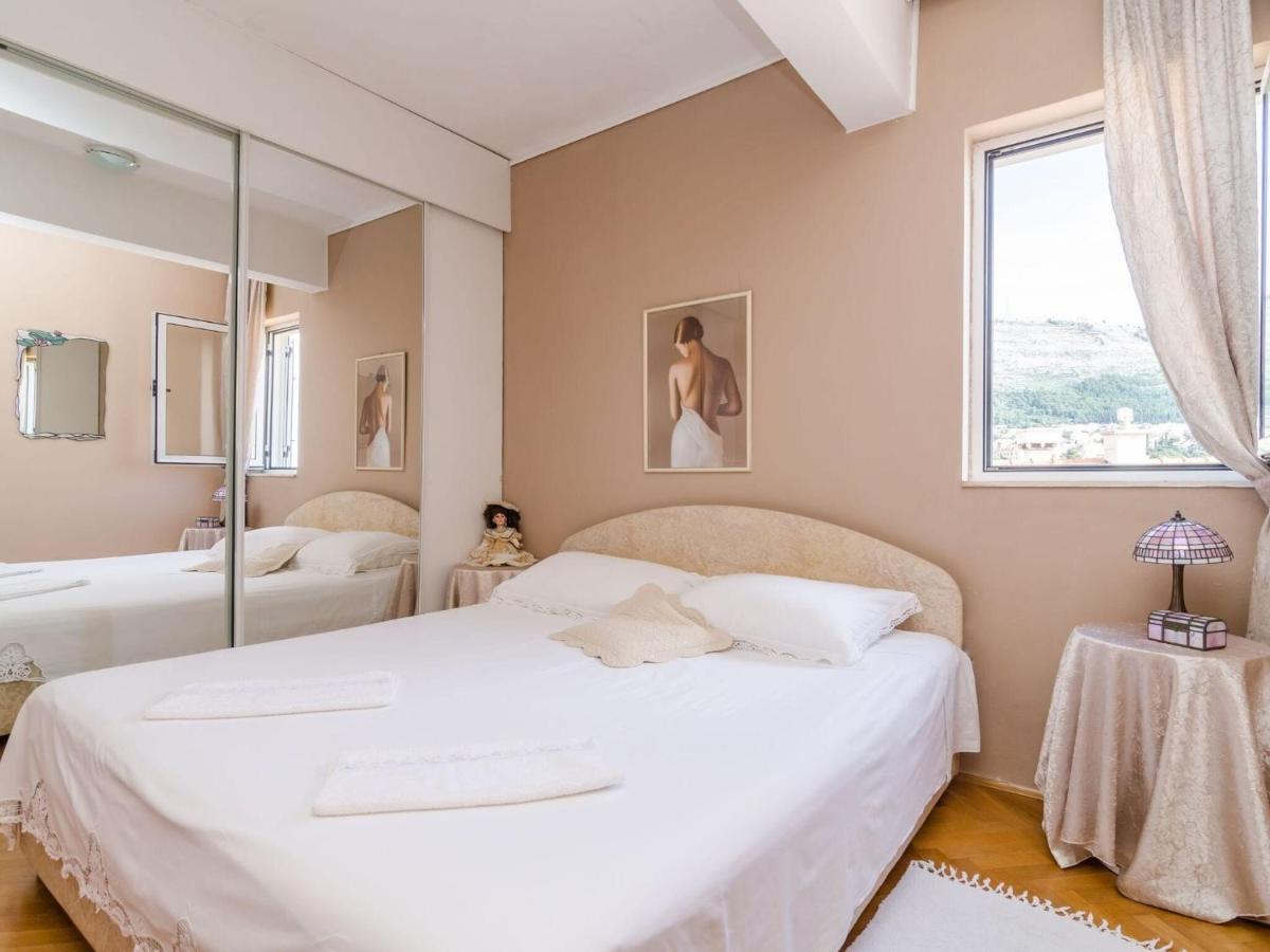 Image 1 of Apartment Paco – Three-Bedroom Apartment with Balcony and Sea View