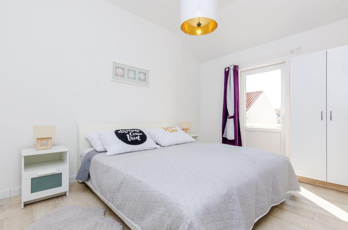 Image 4 of Apartment Sea Shell
