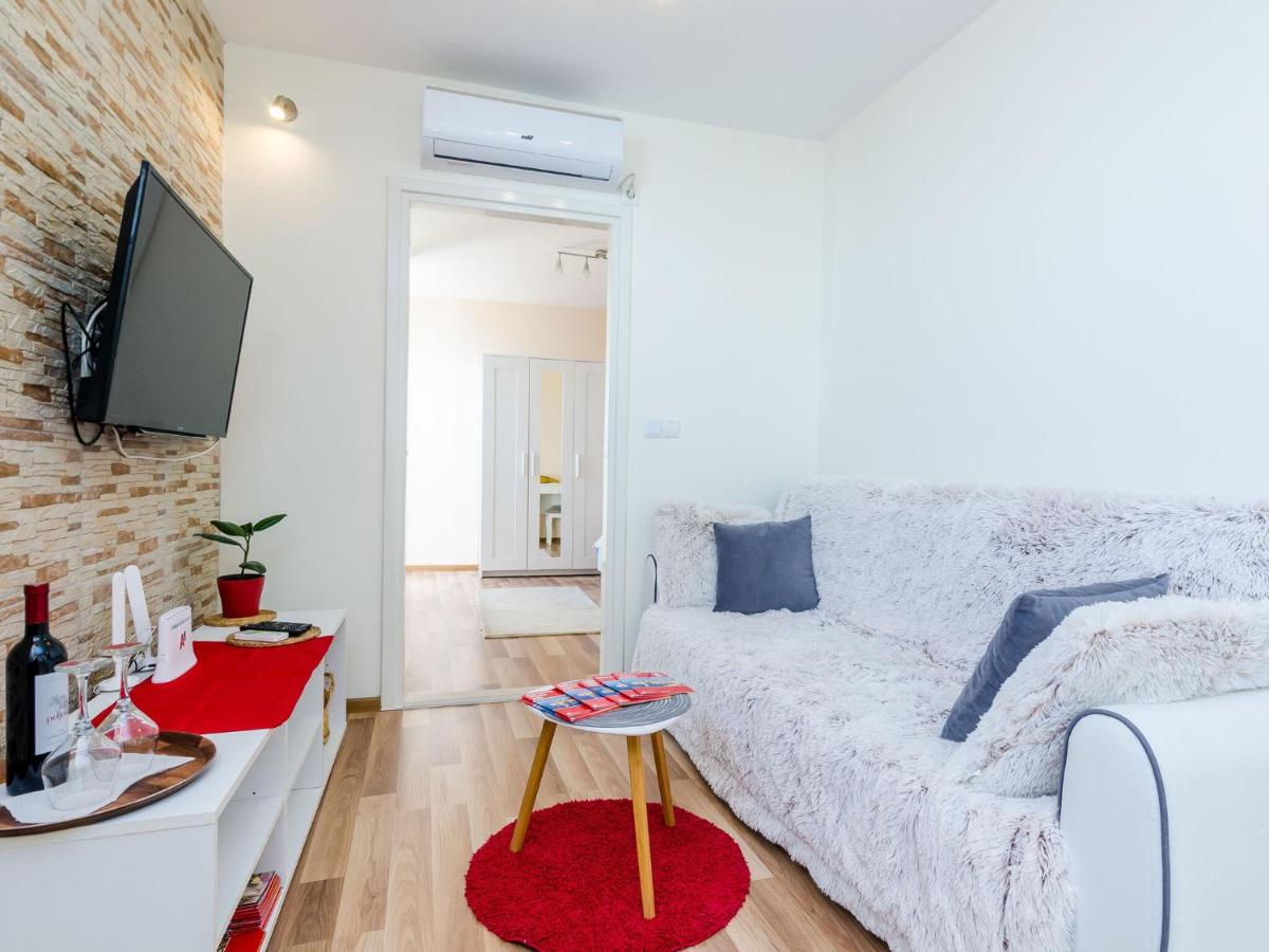 Image 4 of Apartment Vedrana- One-Bedroom Apartment with Balcony and Sea View