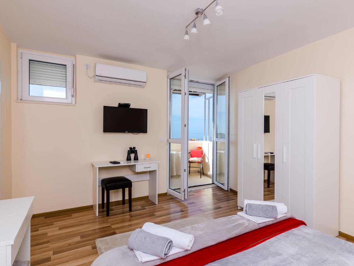 Image 1 of Apartment Vedrana- One-Bedroom Apartment with Balcony and Sea View