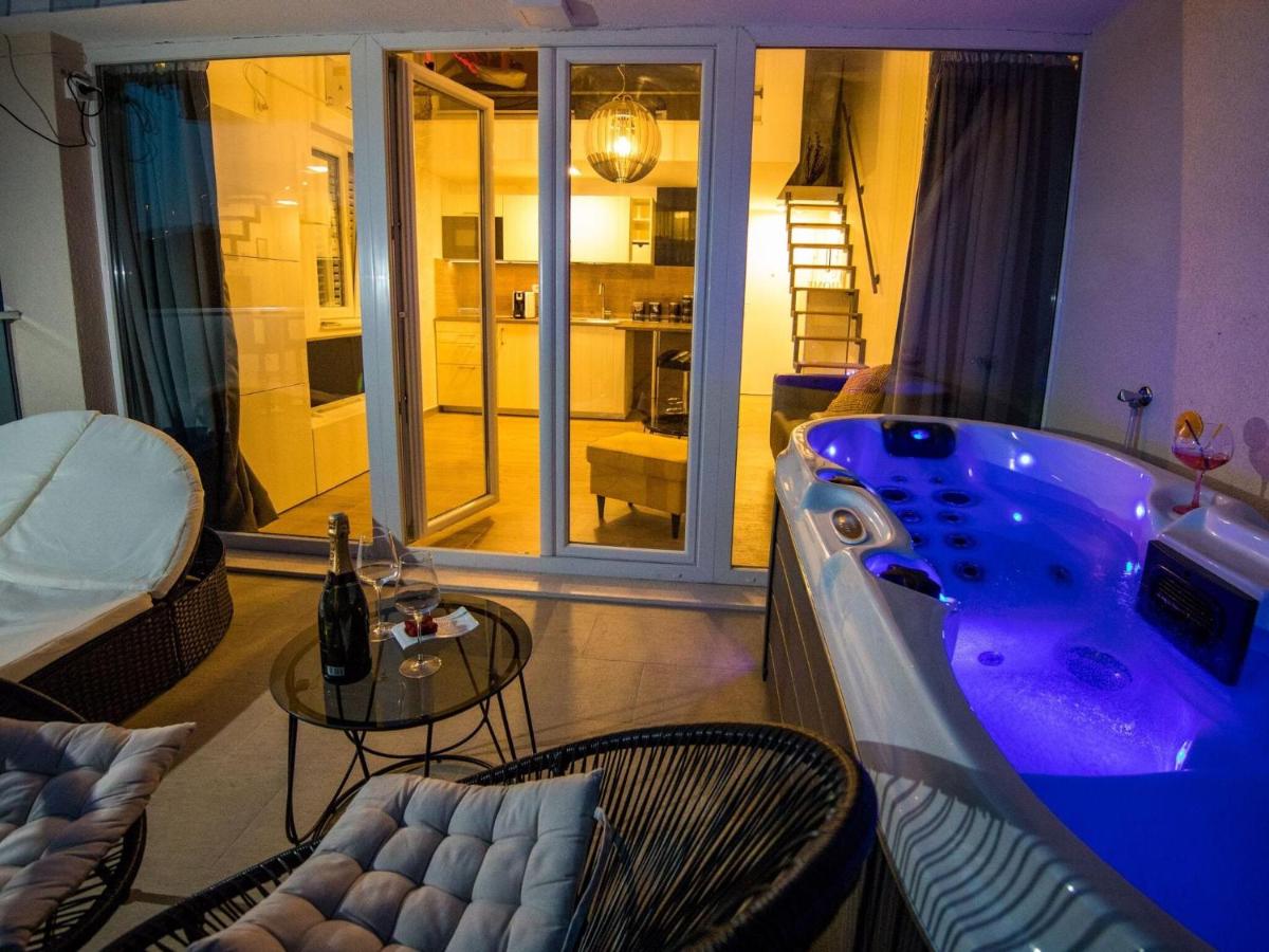 Image 2 of Apartment Velvet – Studio Apartment with Hot Tub