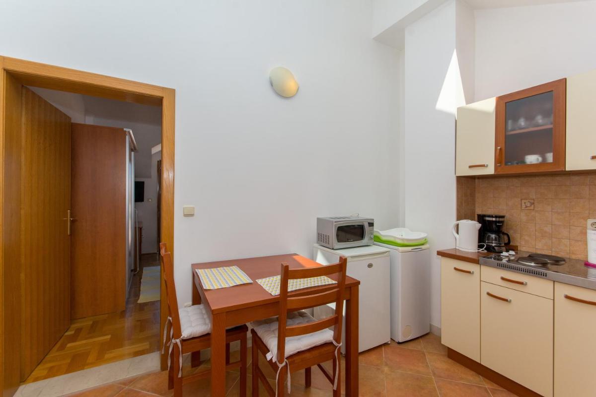 Image 3 of Apartment in port with sea view