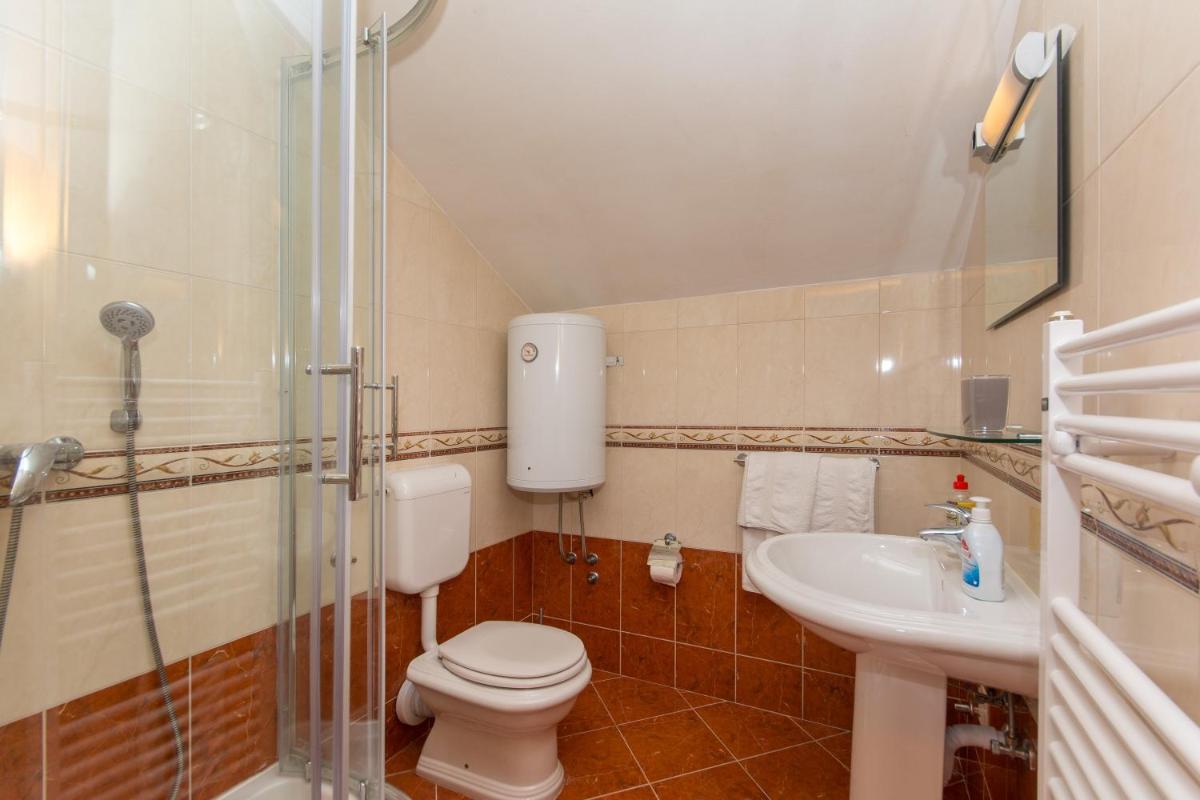 Image 2 of Apartment in port with sea view