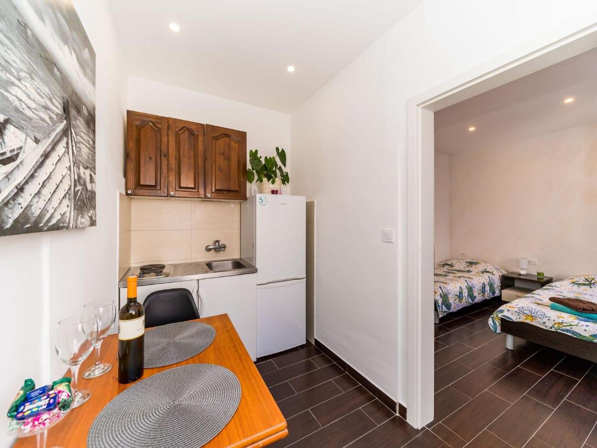 Image 3 of Apartments Dub – One-Bedroom Apartment no 3