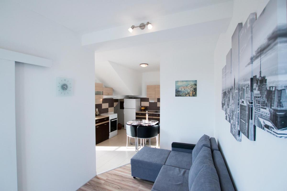 Image 1 of Blue Horizon Apartments