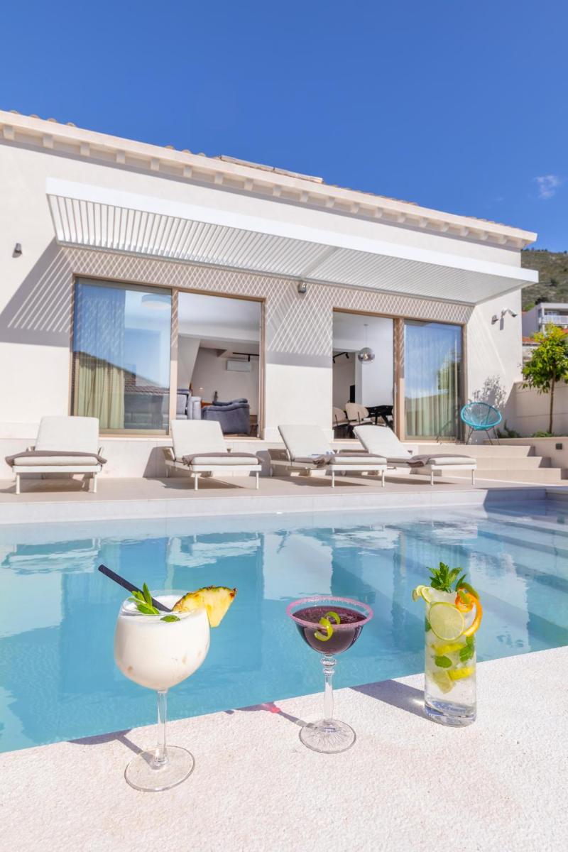 Image 3 of Brand New Villa Carmelita Exclusive with free Smart Car