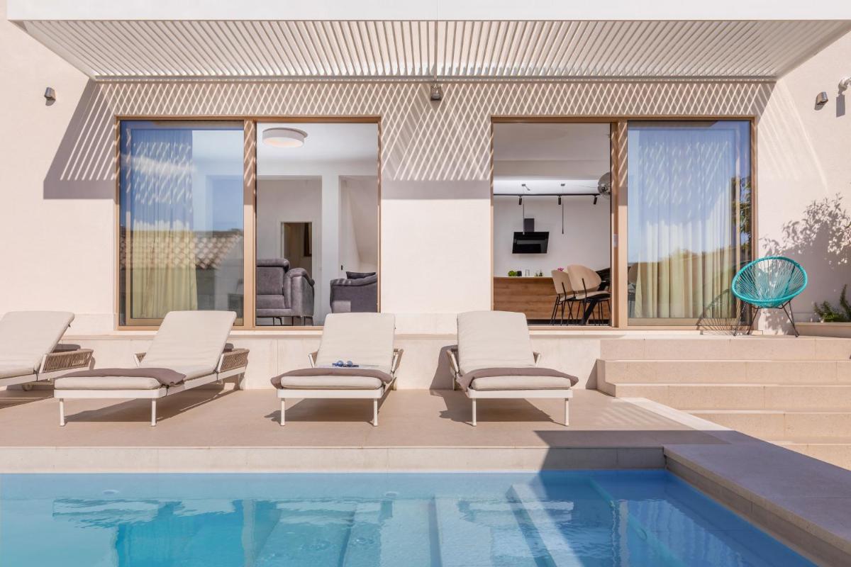 Image 1 of Brand New Villa Carmelita Exclusive with free Smart Car