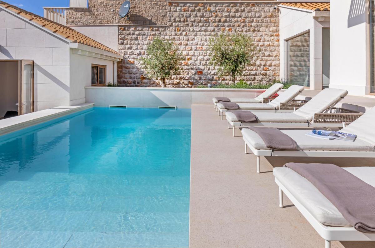 Image 2 of Brand New Villa Carmelita Exclusive with free Smart Car